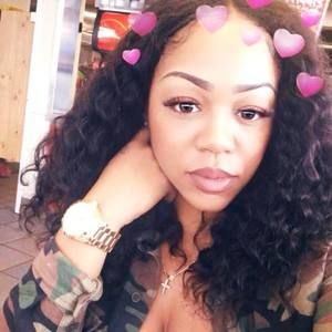 Meet your Posher, Latoya